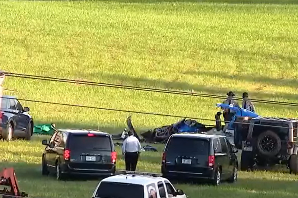Strmoglavilo letalo, tri osebe umrle: javnost v šoku, življenje izgubila zvezda (foto: YouTube/posnetek zaslona)
