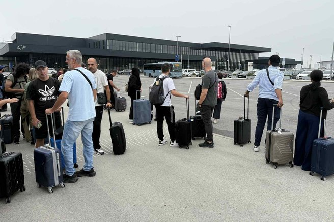 letalisce Joze Pucnik potniki