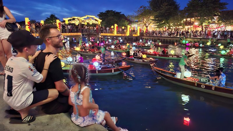 Slovenska podjetnika odkrito o življenju na poti: "Verjetno bomo zapravili več denarja, kot je bilo načrtovano"