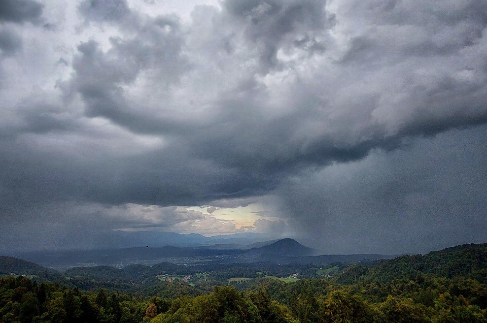 Pomladne temparature bo kruto prekinil sneg do nižin (preverite, kje) (foto: Bobo)