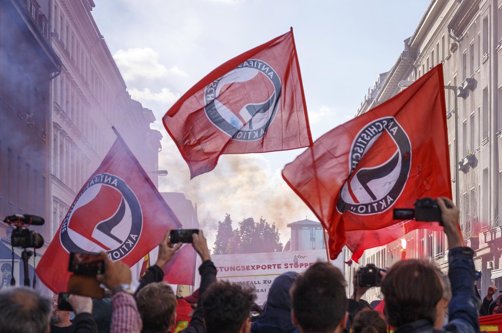 Madžarska poziva EU, naj sledi zgledu Donalda Trumpa in znano skrajno levo gibanje označi za teroristično organizacijo (foto: Profimedia)