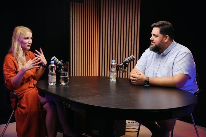 Veste, kam vse lahko potujejo bakterije iz ust? Doktorica dentalne medicine Pia Hrovat razkrije vse, česar še niste vedeli o ustni higieni