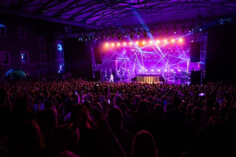 Skupina Flirrt koncert Križanke