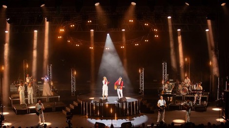 Skupina Flirrt koncert Križanke