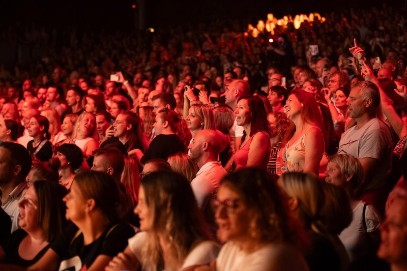Skupina Flirrt koncert Križanke