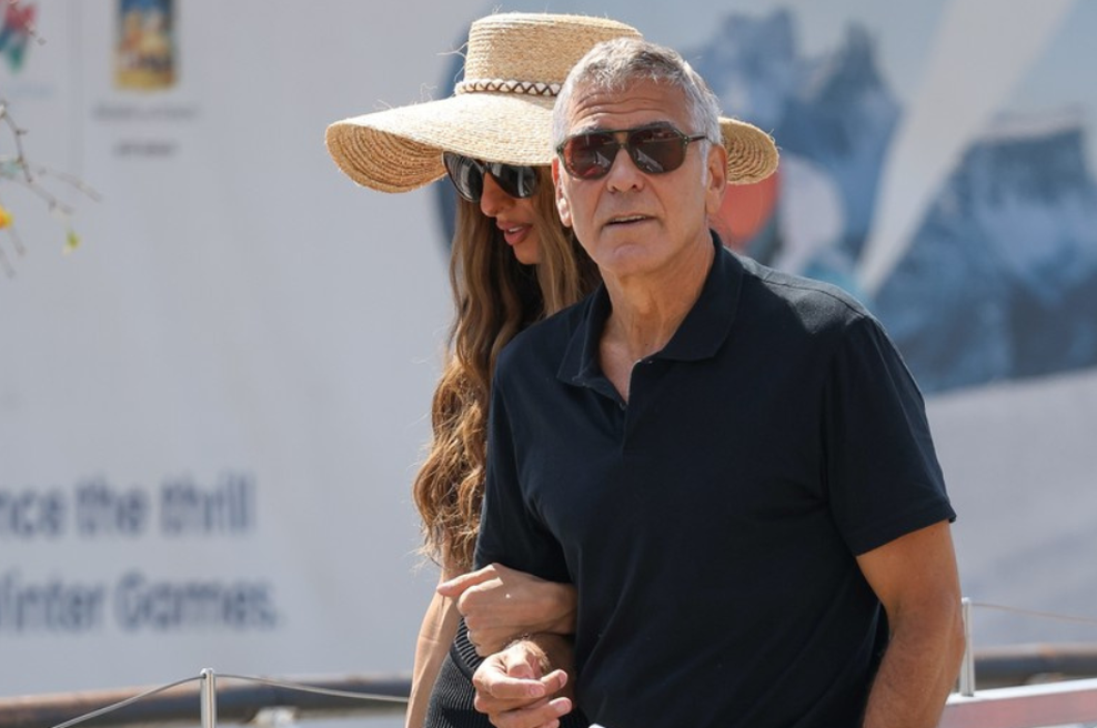 Skoraj nihče ne verjame, da je to sestra Georgea Clooneyja, kličejo pa jo takole … (foto: Profimedia)