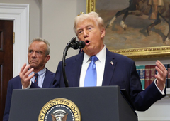 Donald Trump svari nosečnice pred zdravilom brez recepta, ki ga množično uporabljamo tudi pri nas