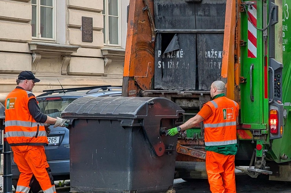 So del družbenega roba, hkrati pa njen nepogrešljivi član: spoznajte smetarja, ki bi ga hoteli imeti v vsaki slovenski vasi (ja, gospod Človek je) (foto: Profimedia)