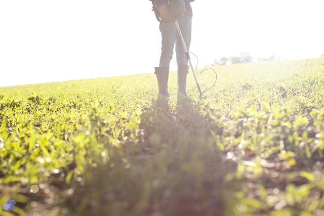 detektor kovin arheologija najdba polje anglija rimska broska