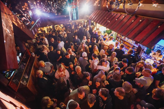 Franci na balanci lokal žurka