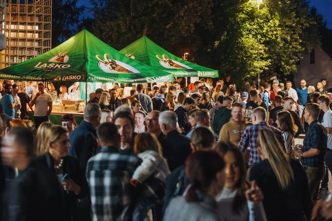 Franci na balanci lokal žurka