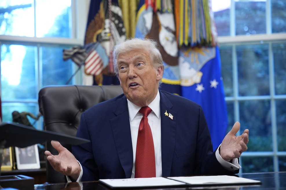 Donald Trump z oktobrom napovedal kar 100-odstotne carine, ki bodo prizadele nekatera evropska podjetja (foto: Profimedia)