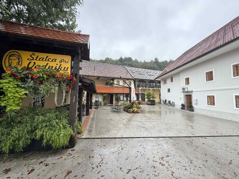 Stalca pri Vodniku gostilna restavracija Siska
