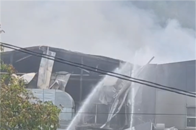 Požar v ruškem podjetju: na kraju 70 gasilcev in več reševalcev