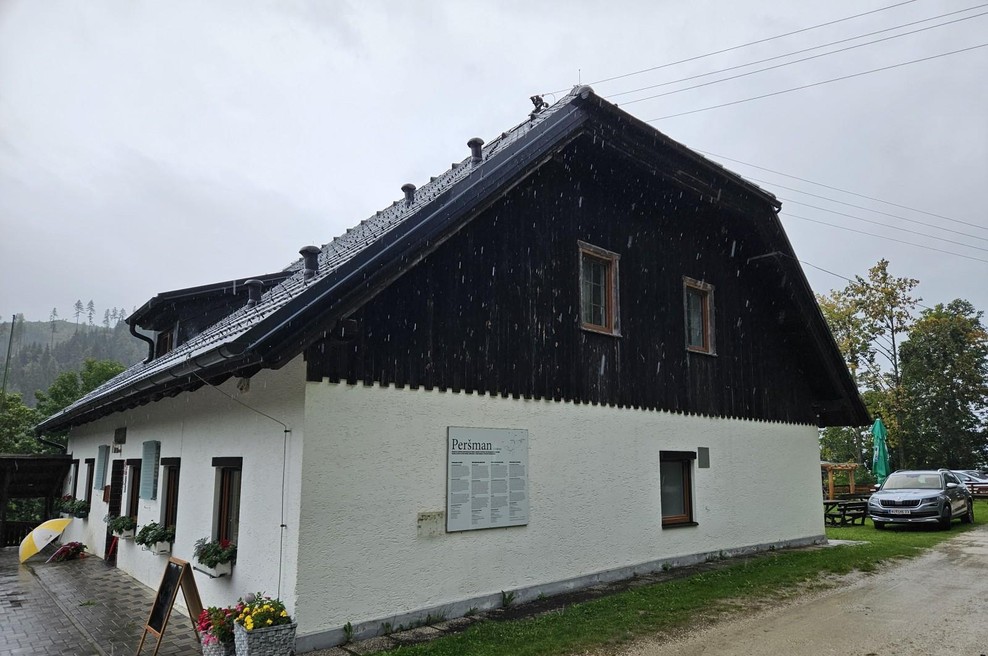 Komisija ugotovila, kaj je bil cilj racije na Peršmanovi domačiji, kjer je potekal slovenski antifašistični tabor (foto: Vesna Pušnik Brezovnik/STA)