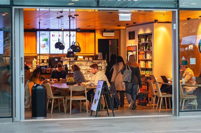 Priljubljena kavarna se utaplja v težavah: 900 ljudi bo ostalo brez dela