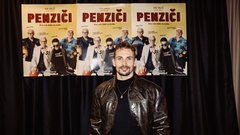 Premiera komedija Penziči