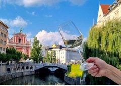 Poletja ni konec, lahko mu še nazdravite: čakajo vas na posebnem dogodku v stari Ljubljani