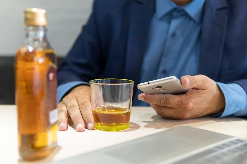 Znano podjetje na robu obupa: zaposlenim, ki se utapljajo v alkoholu, grozijo z bizarnim ukrepom (foto: Profimedia)
