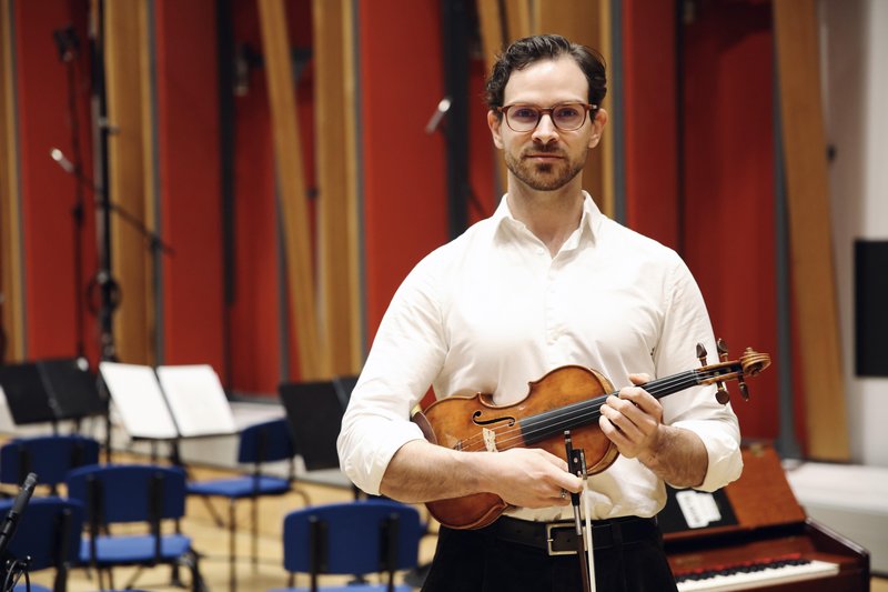 Violinist Tim Skalar Demšar iz Simfoničnega orkestra RTV Slovenija: "Ko igram, ne obstaja nič drugega - samo jaz in glasba!"