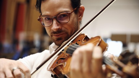 Violinist Tim Skalar Demšar iz Simfoničnega orkestra RTV Slovenija: "Ko igram, ne obstaja nič drugega - samo jaz in glasba!"