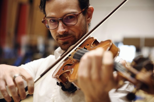 Violinist Tim Skalar Demšar iz Simfoničnega orkestra RTV Slovenija: "Ko igram, ne obstaja nič drugega - samo jaz in glasba!"