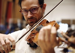 Violinist Tim Skalar Demšar iz Simfoničnega orkestra RTV Slovenija: "Ko igram, ne obstaja nič drugega - samo jaz in glasba!"