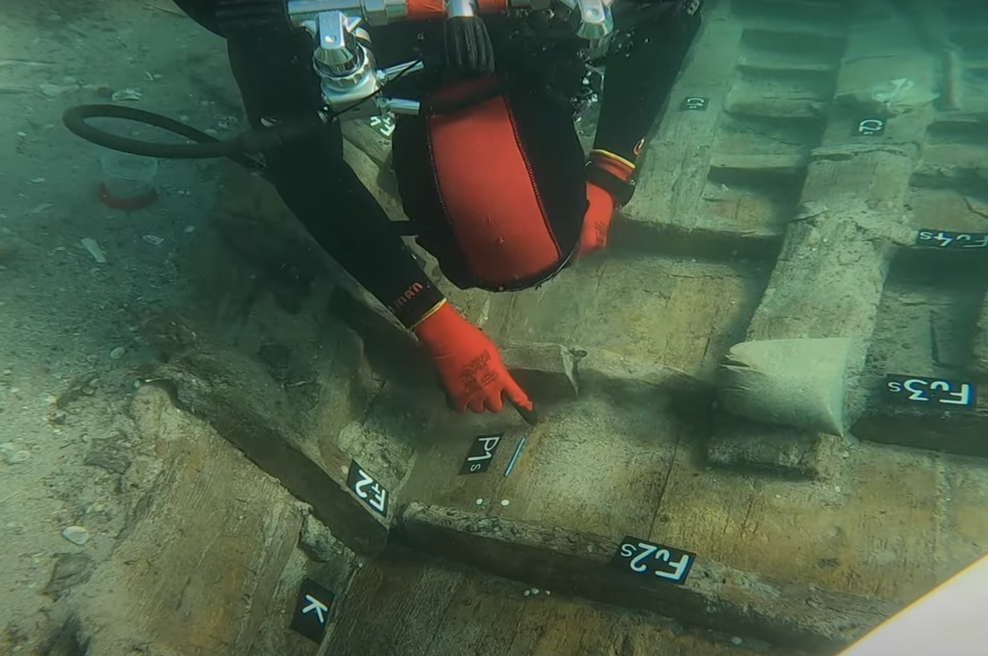 Potapljači v Jadranskem morju pod plastjo peska po naključju naleteli na najdbo, ki je šokirala celo arheologe (VIDEO) (foto: YouTube/posnetek zaslona)