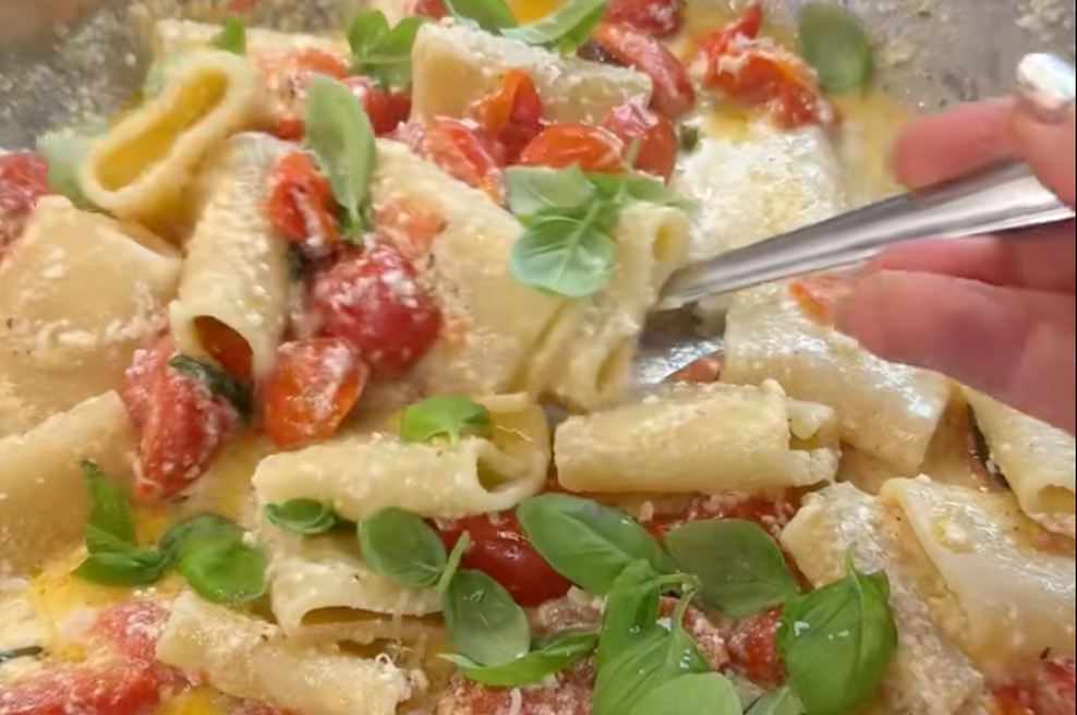 Enostavne kremne testenine, ki vam bodo prihranile dolge ure za štedilnikom (foto: TikTok/tagesrezept/posnetek zaslona)