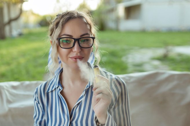 WHO opozarja: več kot 15 milijonov otrok v primežu nove odvisnosti