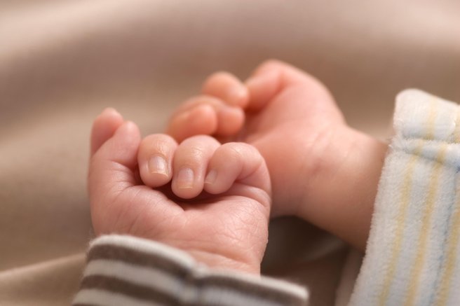 Pretresljiva zgodba iz Avstrije: "Vedno bo moja hči, tudi če ni biološka"