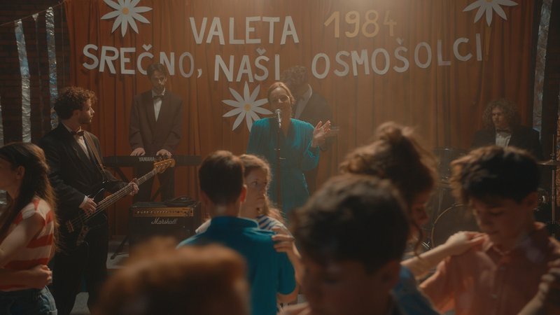 Belo se pere na devetdeset roman film