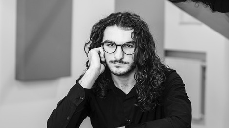 Mlad virtuoz v svetu velikih melodij – v Križankah se obeta koncert perspektivnega italijanskega pianista