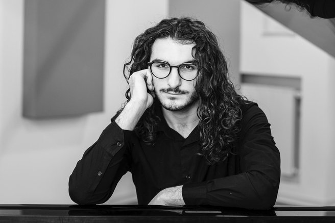 Mlad virtuoz v svetu velikih melodij – v Križankah se obeta koncert perspektivnega italijanskega pianista