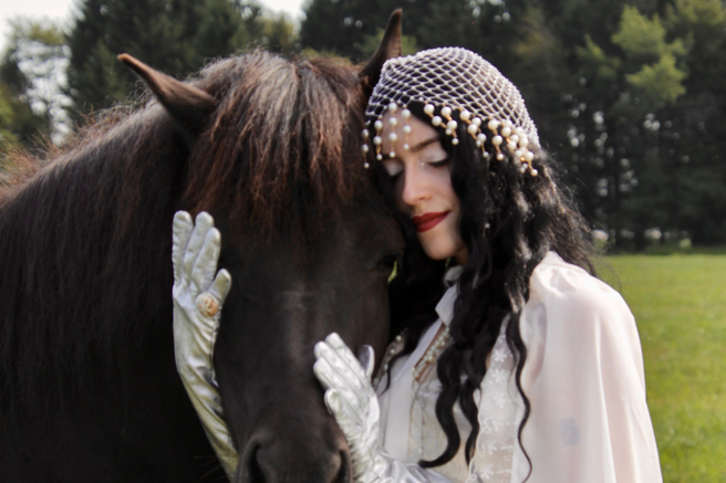 Parvani Violet pesem videospot Simboli