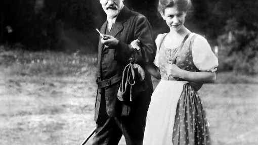 Vsi so to vedeli, a nihče ni rekel ničesar: kar je Freud počel svoji lastni hčerki, ni bilo normalno