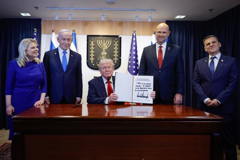 Trumpa v parlamentu sprejeli s stoječimi ovacijami: "Je največji prijatelj, ki ga je Izrael imel v Beli Hiši"