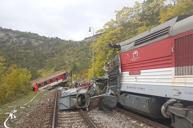 Trčenje vlakov na Slovaškem: ranjenih najmanj 20 ljudi