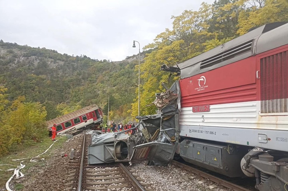Trčenje vlakov na Slovaškem: ranjenih najmanj 20 ljudi (foto: X/Osint613)