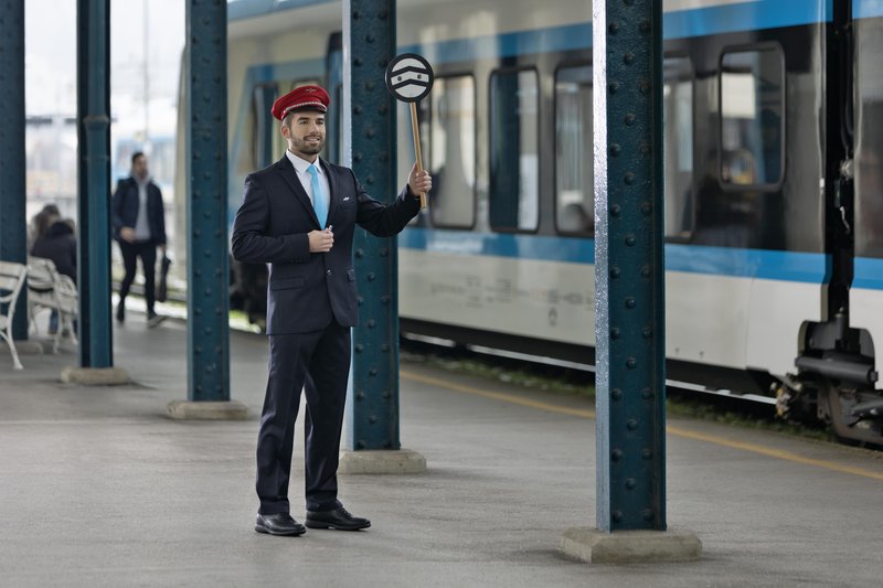 Potniki, pripravite živce: obeta se kaos v prometu
