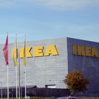 Nova svetilka iz IKEE je videti razkošno, stane pa precej manj: nič čudnega, da so vsi čisto navdušeni