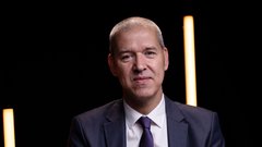 V zvezi s finančno pismenostjo obstaja ogromno napačnih predpostavk, je prepričan.