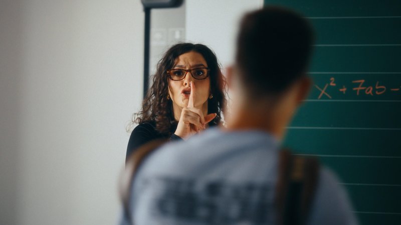 Teja Muhič videospot Študent