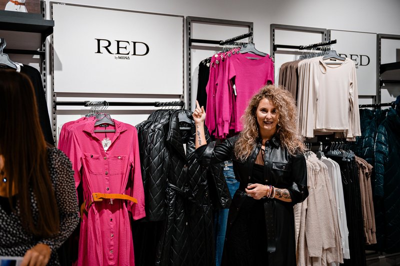 Mana oblačila trgovina RED by Mana nova kolekcija Planet Celje