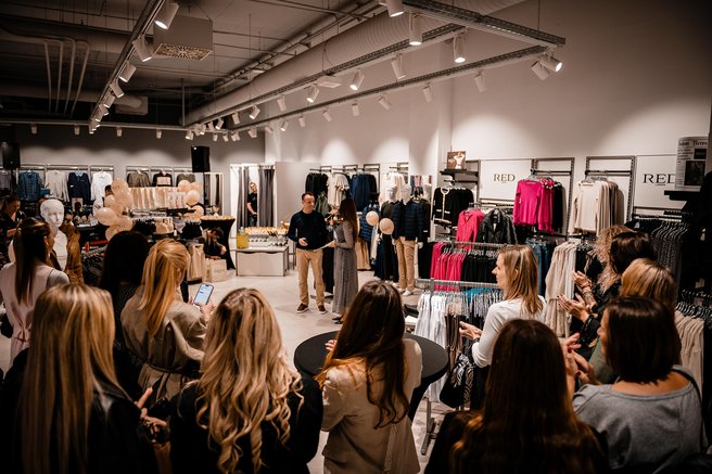 Mana oblačila trgovina RED by Mana nova kolekcija Planet Celje