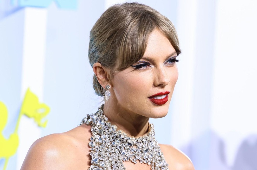 Bi kupili smeti s poroke Taylor Swift po zasoljeni ceni? Ne morete, ker so jih ljudje s svojim denarjem že razgrabili (foto: Profimedia)