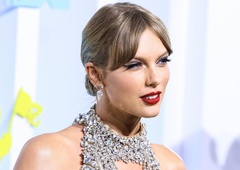 Bi kupili smeti s poroke Taylor Swift po zasoljeni ceni? Ne morete, ker so jih ljudje s svojim denarjem že razgrabili