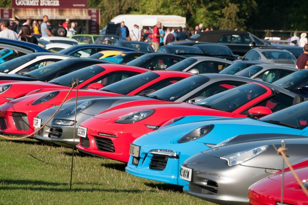 Niso Ferrari ali Lamborghini, a ponujajo pristno vozniško izkušnjo. To je deset športnih avtomobilov, ki jih je svet podcenil – …