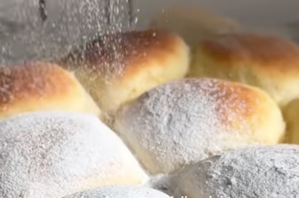 Tako pripravite najmehkejše buhtlje, ki se bodo stopili v ustih (in to še nekaj dni po peki!) (foto: TikTok/lucinaspiza/posnetek zaslona)