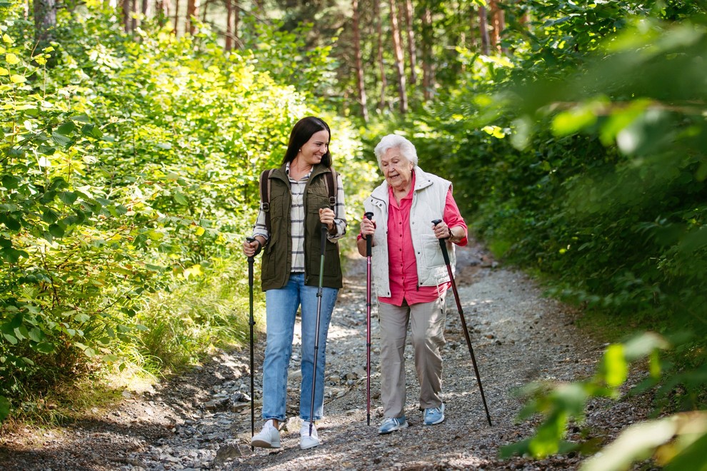 1. REDNA HOJA Prvo pravilo za zdravo srce je redna hoja. "Dokazano je, da redna hoja za sedemkrat zmanjša tveganje …